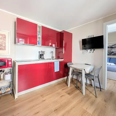 Renzo E Lucia Apartman *